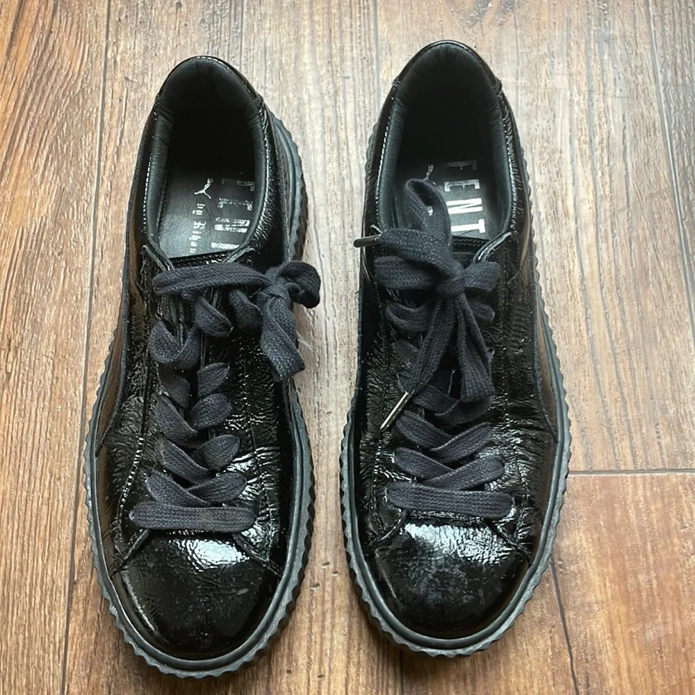 PUMA Fenty By Rihanna Black Crackled Sneaker Creeper Platform
Sneaker. Used - Picture 3 of 10